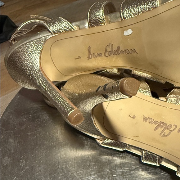 PRE-OWNED Sam Edelman Elegant Gold Strappy Sandals - Picture 10 of 15